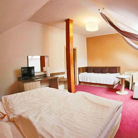 Hotel Koruna Karlštejn Kültér fotó