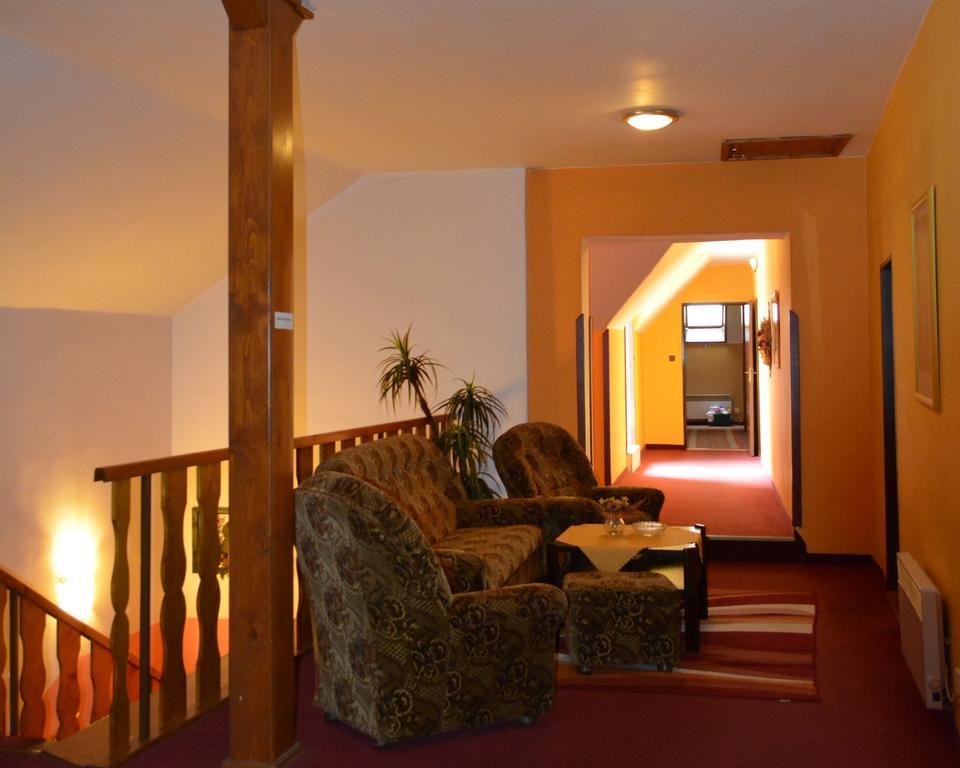Hotel Koruna Karlštejn Kültér fotó