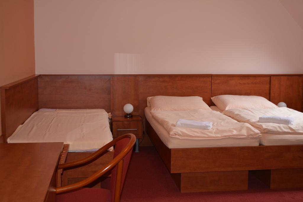 Hotel Koruna Karlštejn Szoba fotó