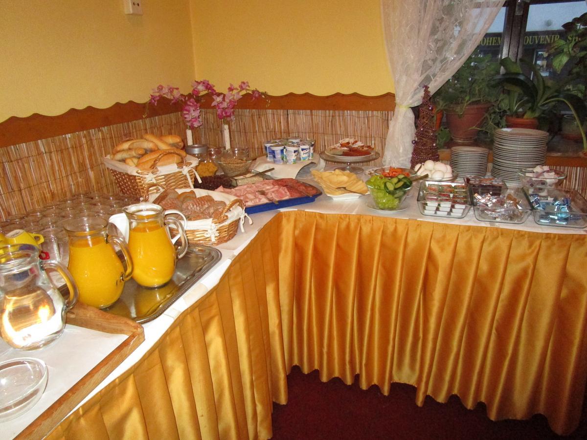 Hotel Koruna Karlštejn Kültér fotó